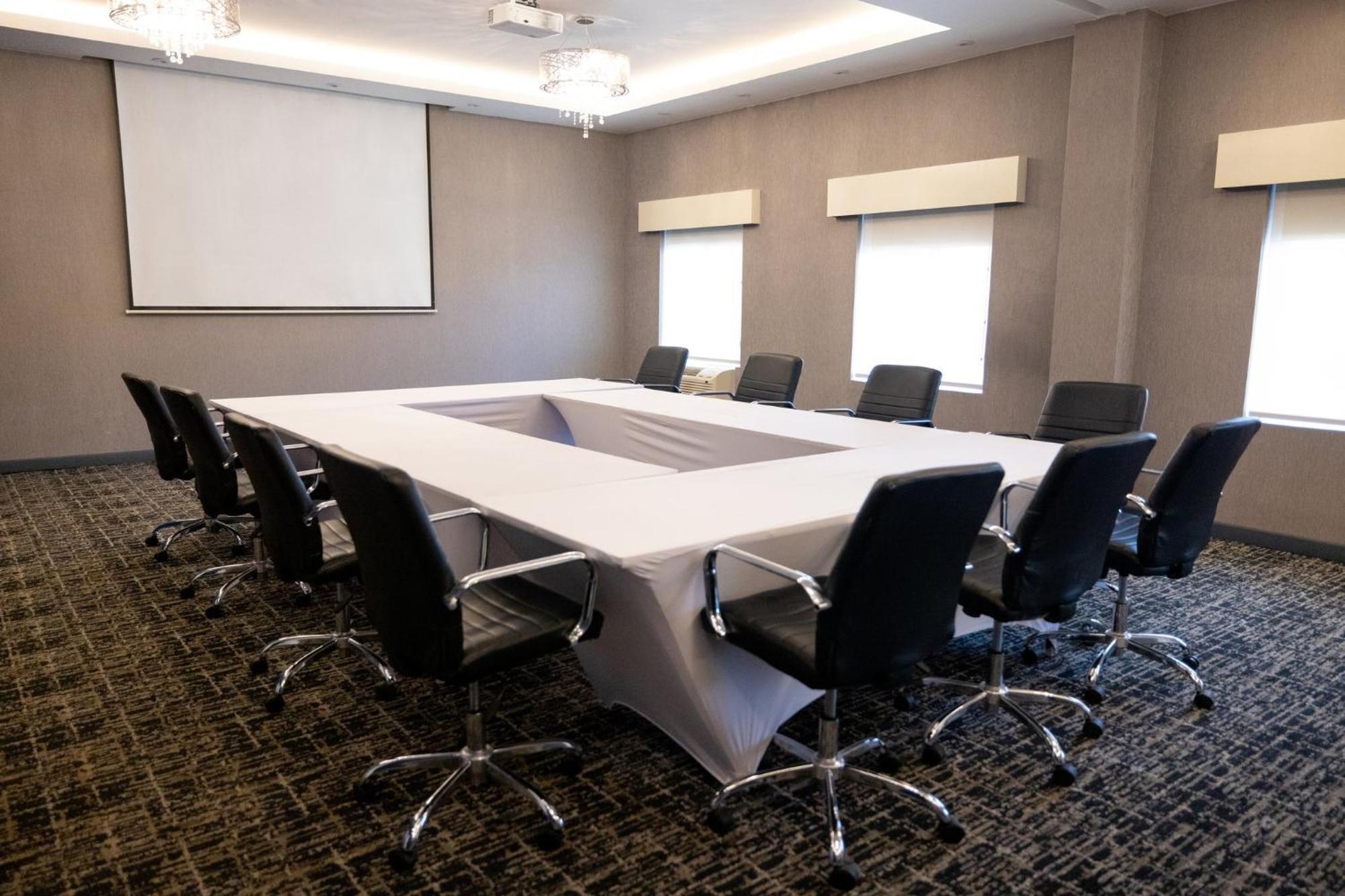 Voco Saltillo Suites By Ihg Екстер'єр фото