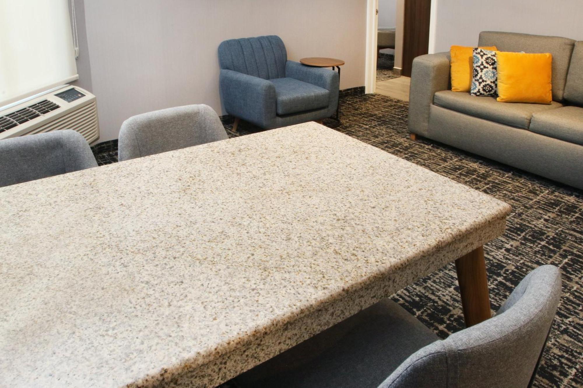 Voco Saltillo Suites By Ihg Екстер'єр фото
