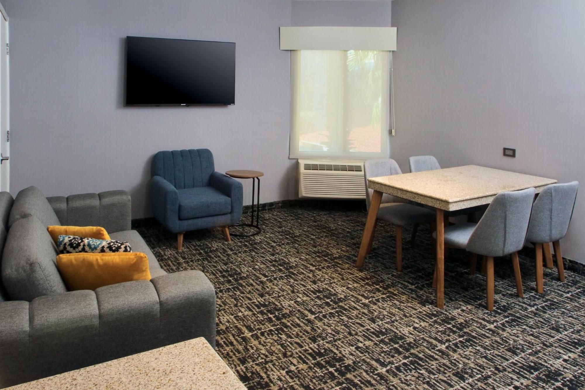 Voco Saltillo Suites By Ihg Екстер'єр фото