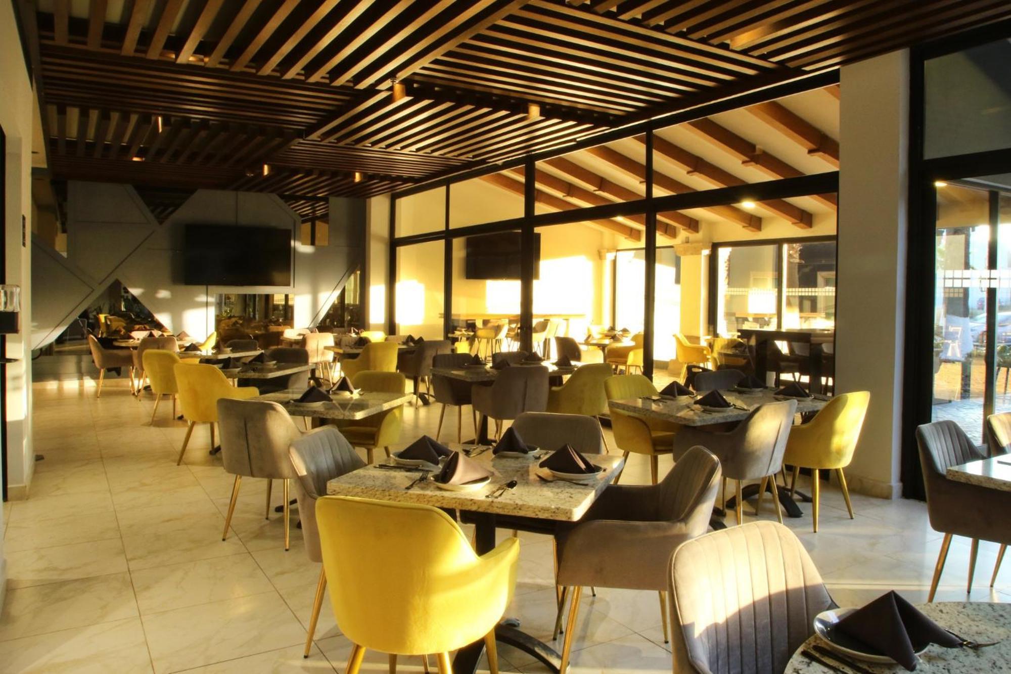 Voco Saltillo Suites By Ihg Екстер'єр фото
