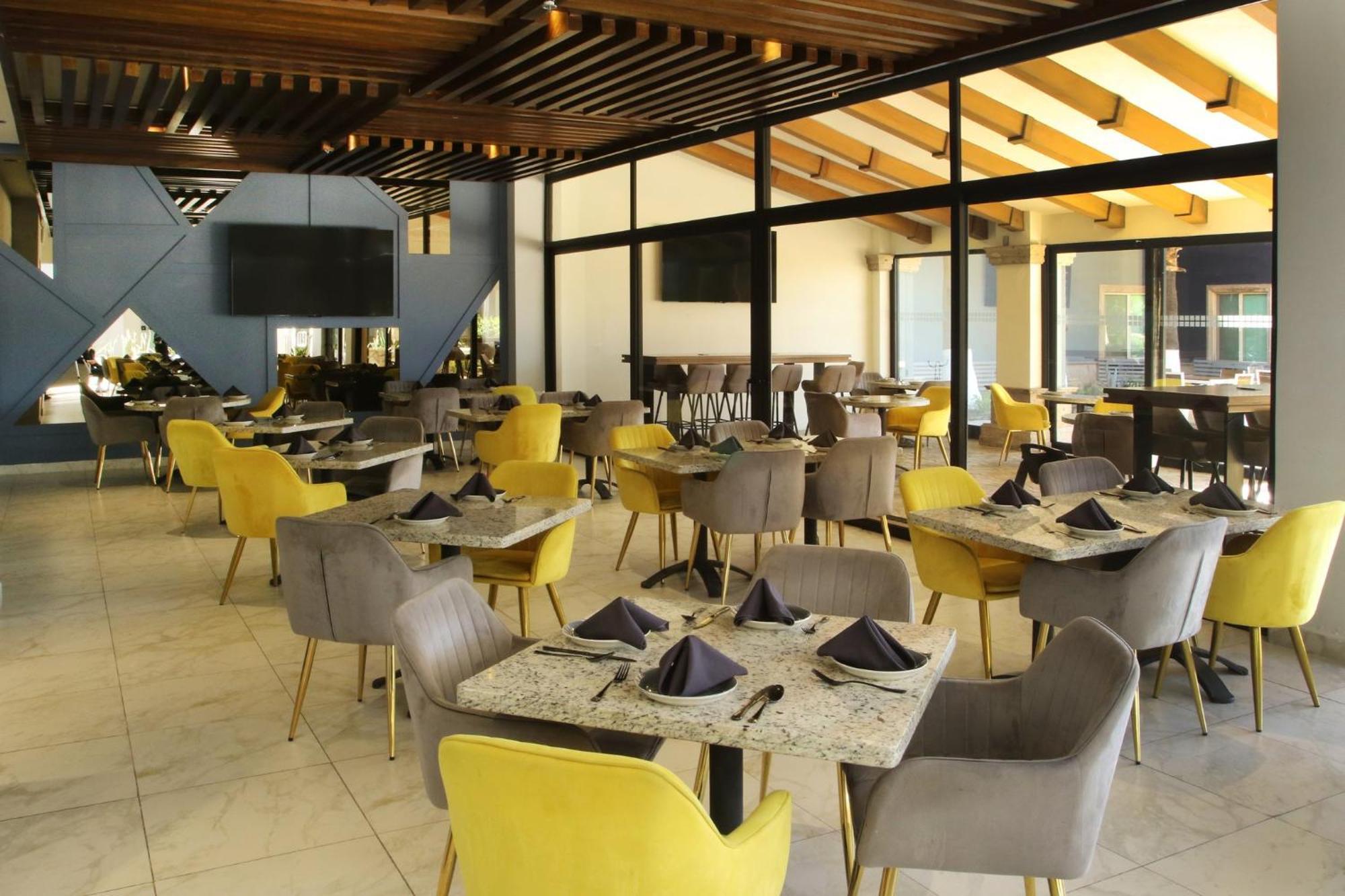 Voco Saltillo Suites By Ihg Екстер'єр фото